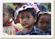 enfants 02 * Toutes les maternelles d'Andapa font la fêteAll Children in all nursery schools making festival in Andapa
©Eric Mathieu * 800 x 535 * (50KB)